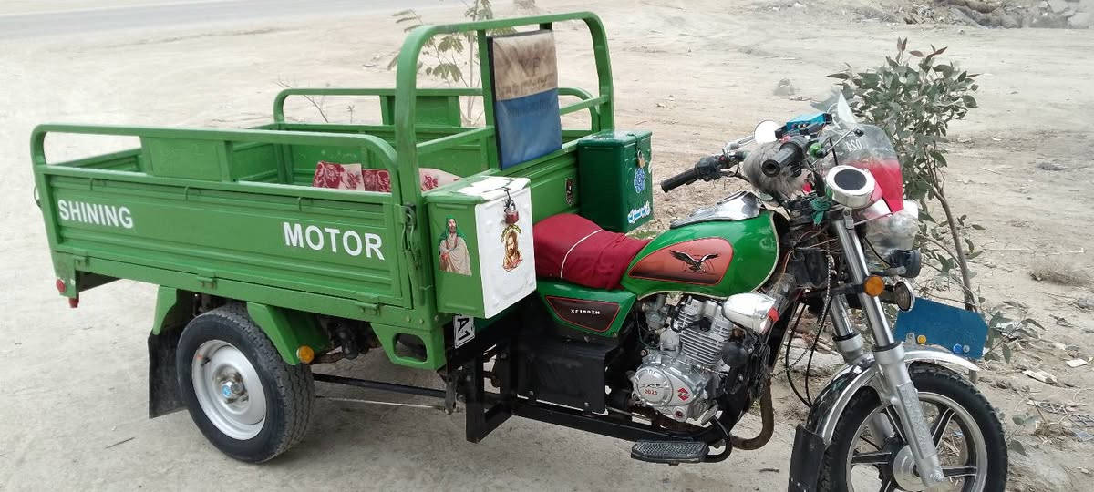 للبيع 2023 كامله ما ناقصها شي السعر 2500 مليونين ونص غير متواجد على فيس رقم الهاتف *********** الشراي يتصل
