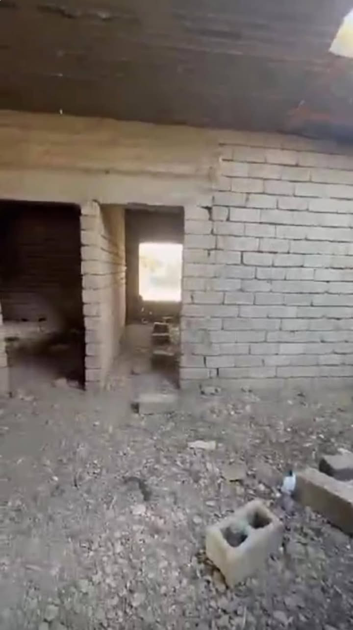 السلام عليكم ورحمه الله وبركاته يوجد بيت للبيع في تكريت الفرسان المساحة 250 عرف 2 استقبال الضيوف مطبخ حمام 2 هيكل مصبوب خدمات كاملاً ماء كهرباء سعر المطلوب 24 مليون وبي مجال *********** و***********
