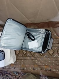 شاشة ما تعرض • اللمس شغال • مع توصيل