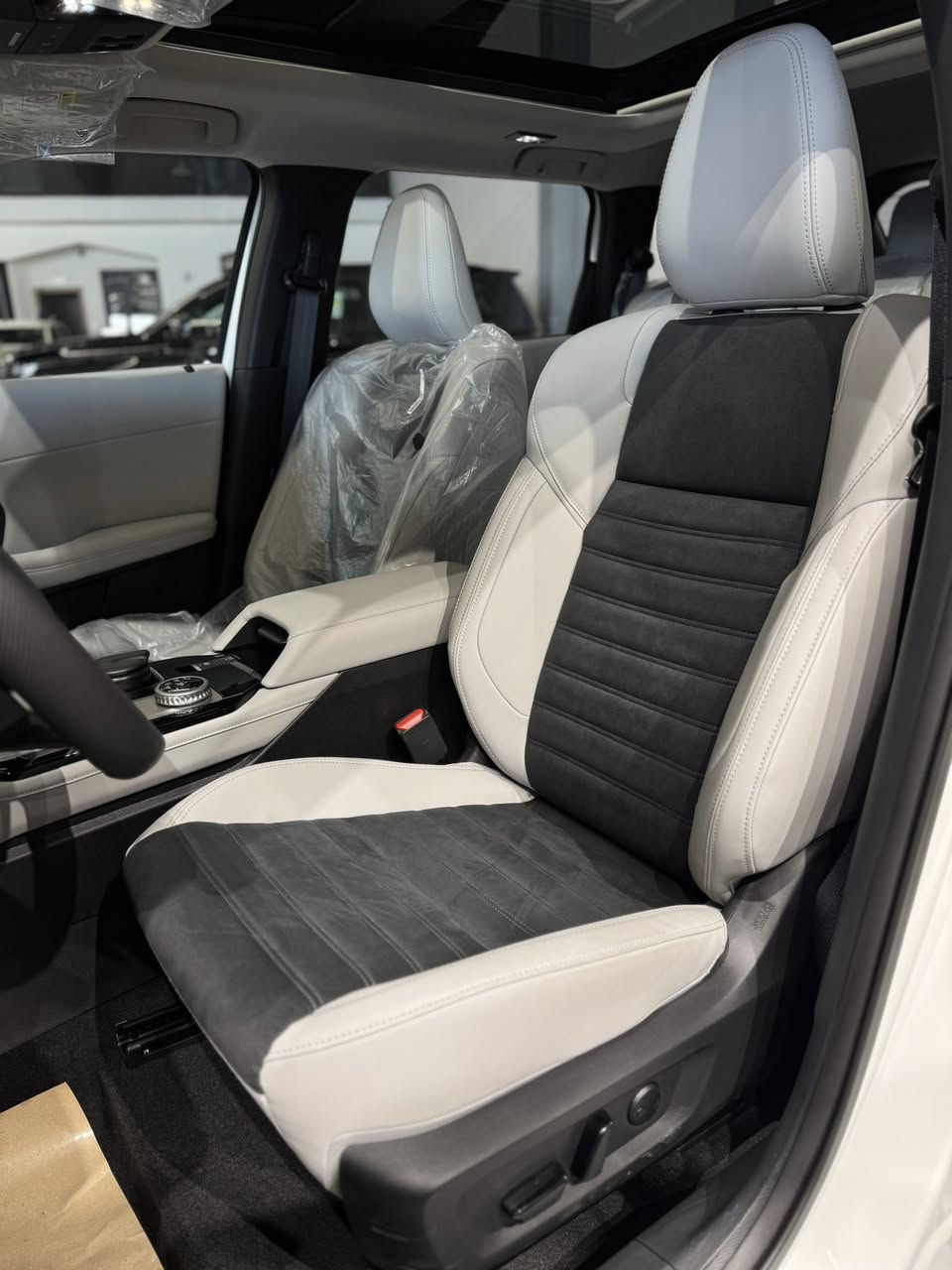 ياباني مصنع يابان 🇯🇵 مواصفات فول👌
ميتسوبيشي اوتلاندر - MITSUBISHI OUTLANDER 

- الموديل 2026

- المحرك 4 سلندر 2500

- العداد 0km

- كيجات دجتل

- اكثر من ٥ وضعيات قياده 

- بانوراما

-ويل قياس 18انش

- شاشه كامره خلفيه

- المقاعد 7 راكب جلد

-حساسات امامية + خلفيه

............

- للمعلومات زياره موقعنا :

- الرقيم - اربيل / شارع 100 المعارض / بجانب محطه بانزين هوگر مقابل هفته بازار 1

- او الاتصال على:

*********** 📞 

*********** 📞 

*********** 📞
