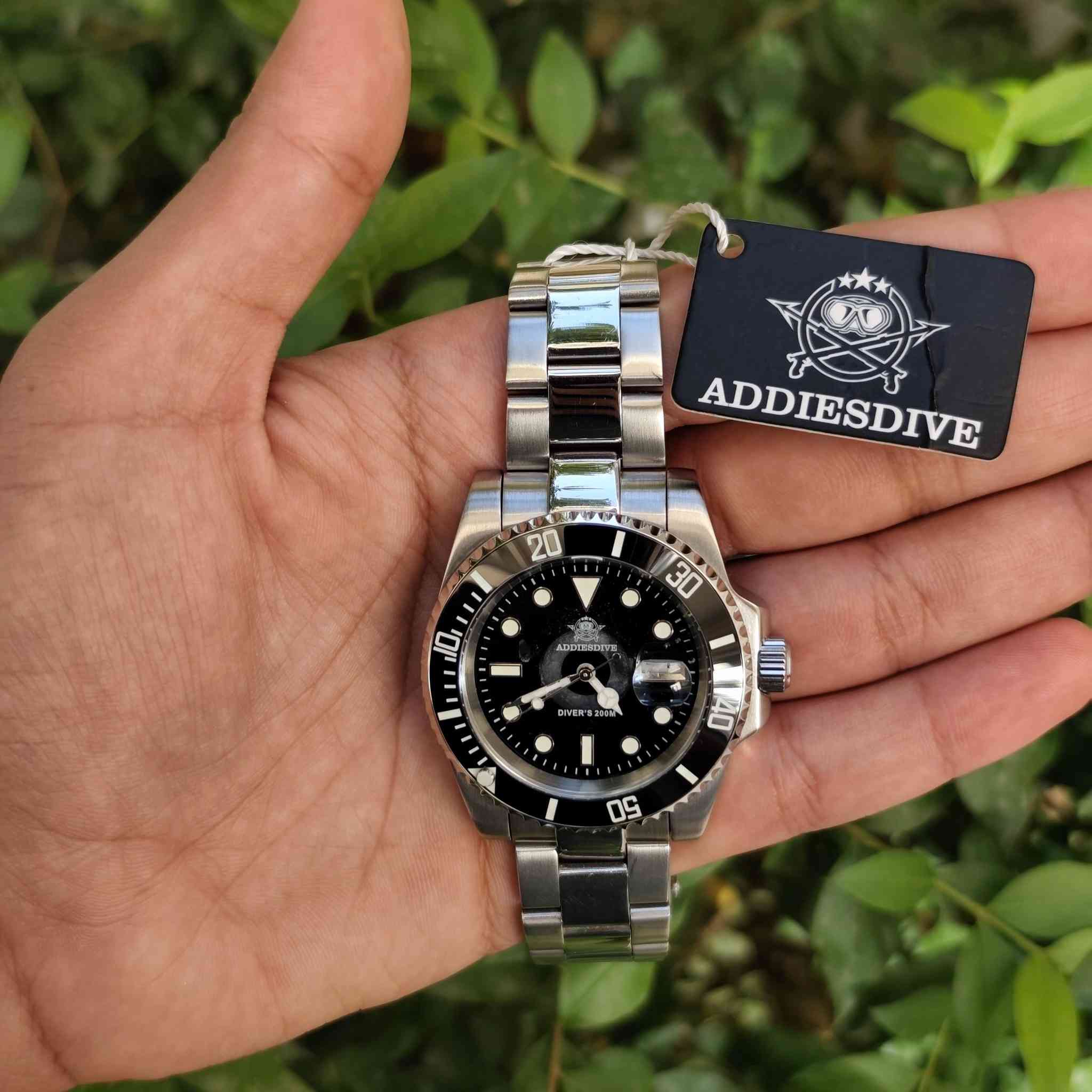 ساعة اديسدايف اصلية ADDIESDIVE ⌚
نظافة جيدة
ماكنة كوارتز يابانية 🇯🇵
لامينوس قوي جداً+قفل بحري+رنك دوار
متوفر توصيل لكل العراق 🇮🇶
(((ملاحظة مهمة عن الحلال والحرام بيها عيب بيها هاي مثل البقعة داخل المينا ماعرف شنو بالضبط يمكن رطوبة ...ابيعها على حالتها)))
 #ساعة #ساعات #ساعة_رجالية


**إذا كنت صاحب هذا الإعلان وتريد حذفه لأي سبب، رجاءا أرسل رسالة إلى الدعم الفني**