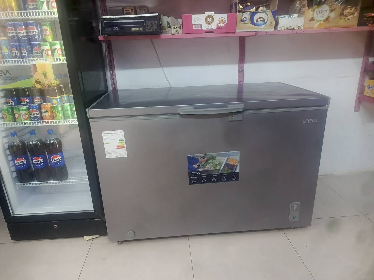 عارضات +مجمده للبيع مع رفوف  بعدهن بالضمان مال الشركه يشهد الله والرفوف عندي خير من الله بكد الند بالصوره  للاستفسار اكثر اتصل على الرقم ***********
