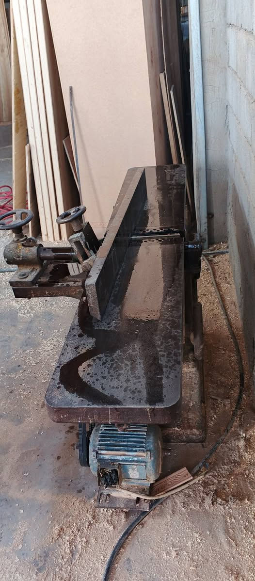 مكينه انكليزيه مابيه اي نقص   سعر750 وبيه مجال مكان تاجي 
*********** واتساب
