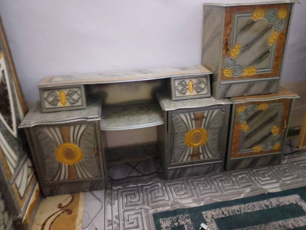 غرفه اخشاب للبيع هي وملحقاتها كامله ميز تواليه هو والمرايه مالته كنتور 6 تواب زاويه جب%%%%***********
