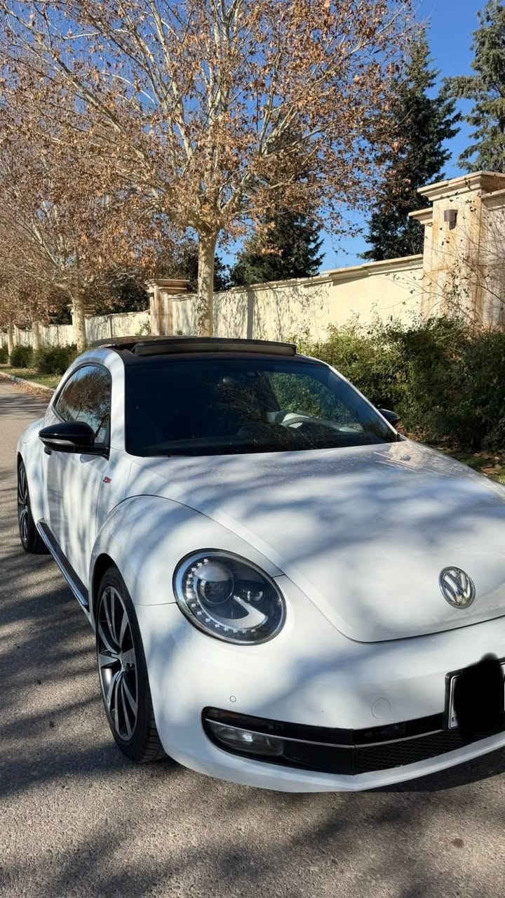 ڤۆکس واگن بیتلی 2015 خەلیجی
سەیارەکی جوان بی مەسرەف زۆر پاک ماوەتەوە 
100,000km رۆیشتووە
سەیارەکە بی سبووخە سێ شووینی تەعدیلە
سەیارەکە ماسەفات R lina فوول مواسەفاتە
نرخی 153 وەرەقوو مەجالی تیدایە 
لۆ زانیاری زیاتر ژ.م(***********) أربيل, العراق
