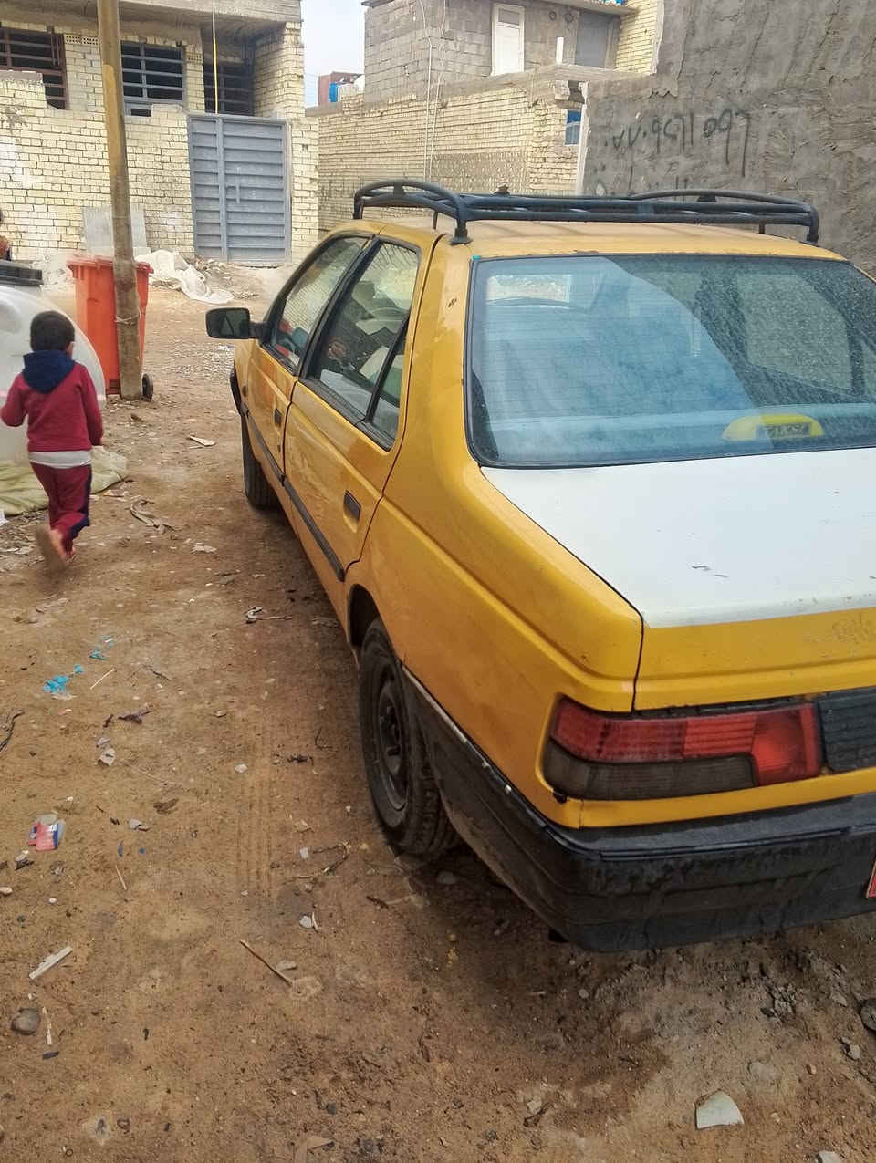 السلام عليكم شباب بيجو روى موديل 2009 رقم بغداد نكليزي هيه وغرمات مصفر بسمي تحويل 2  (١٨) وبيه مجال قليل ***********
