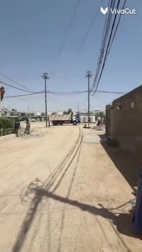 للبيع فرصة مميزة بموقعها للبيع في مجمع بيتي الأول هيكل فيه إضافات عديدة داخل الفيديو
📍 رابع بيت عن شارع ٦٠ المجمعات
📐 مساحة الأرض: ٢٠٠ متر
📏 الواجهة: ١٠ × ٢٠
🏠 طابقين
🛏️ ٤ غرف نوم
🚘 كراج سيارة
🍳 مطبخ حار + مطبخ بارد محور 
🛋️ صالة محورة واسعة واستقبال محور 
🌿 طارمة محورة + حديقة + حمام خارجي و٢ داخليات
📌إضافات بيتونة + السطح شتايكر  

☎️للاستفسار الاتصال أو واتساب ***********

