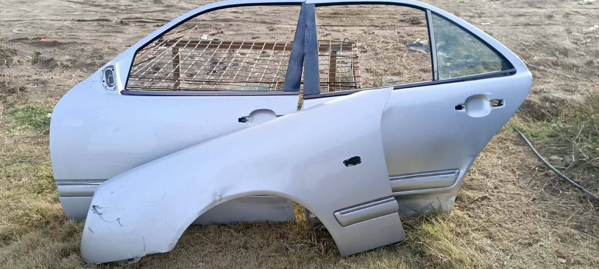 السلام عليكم
ابواب وچاملق الصفحه اليسره يحتاجن تصليح ع البارد بيهن ترايش وجامات  رايدهن ب170 الف
***********  العنوان بابل مشروع المسيب قرب الخط السريع
