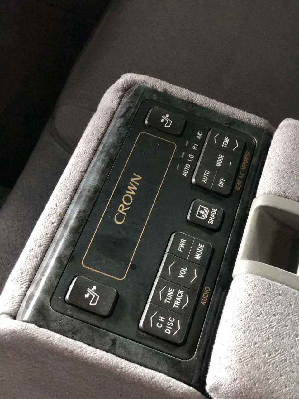 شاهينه بؤ فرؤشتن
٢٠٠٥
٣ دوگمه 
٣به رده 
سه لاجه 
گه وره به گه وره ١٨٢
شوختى تيانيه
له سليمانيه
*********** السليمانية, العراق
