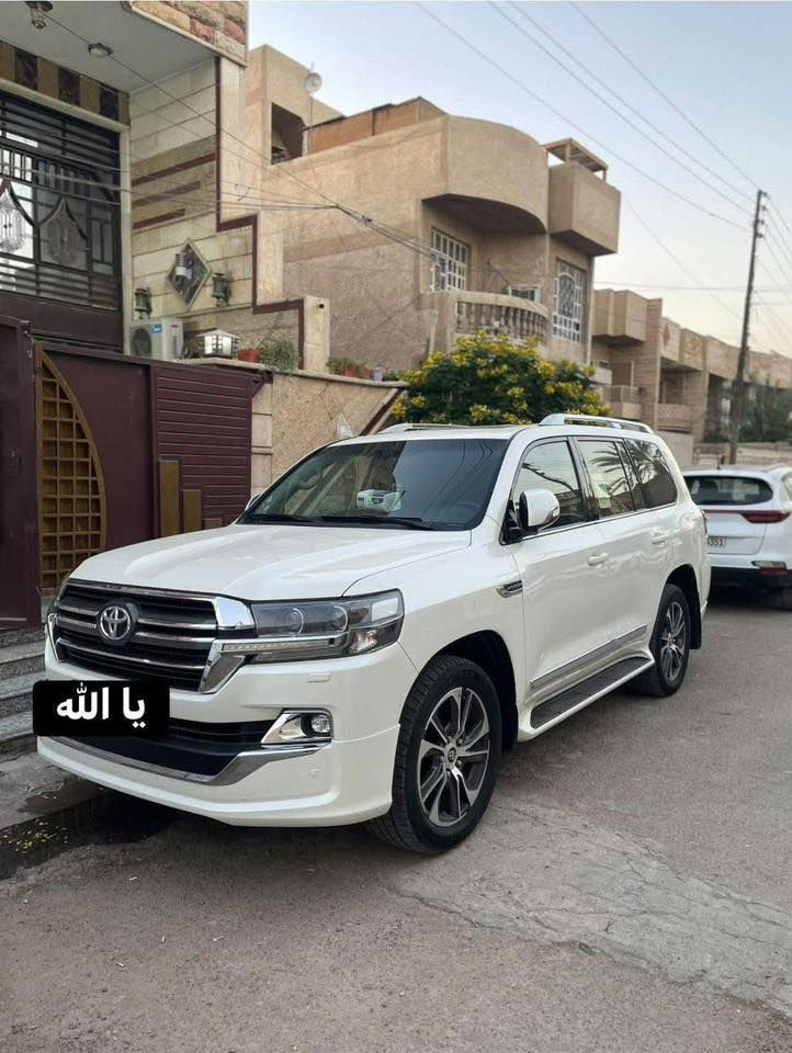 السلام عليكم اخوان
جكسارة موديل ٢٠٢٠ 
حادثها جاملغ خلفي فقط عكس السايق
خمس شدات ونص 
عنوانها بغداد
للتواصل على الرقم ***********
