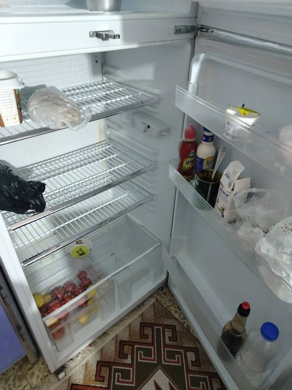 سلام عليكم ثلاجه نضيفه شغاله سعر  450 ألف وبيهة مجال بسيط كاونتر نضيف ومثل ما موضح بصورة السعر 200 ألف وبلازمه 43 سمارت هوم تكنك السعر  200الف وبيه مجال  وقنينه غاز السعر 50 ألف *********** الاتصال ع هاذ الرقم
