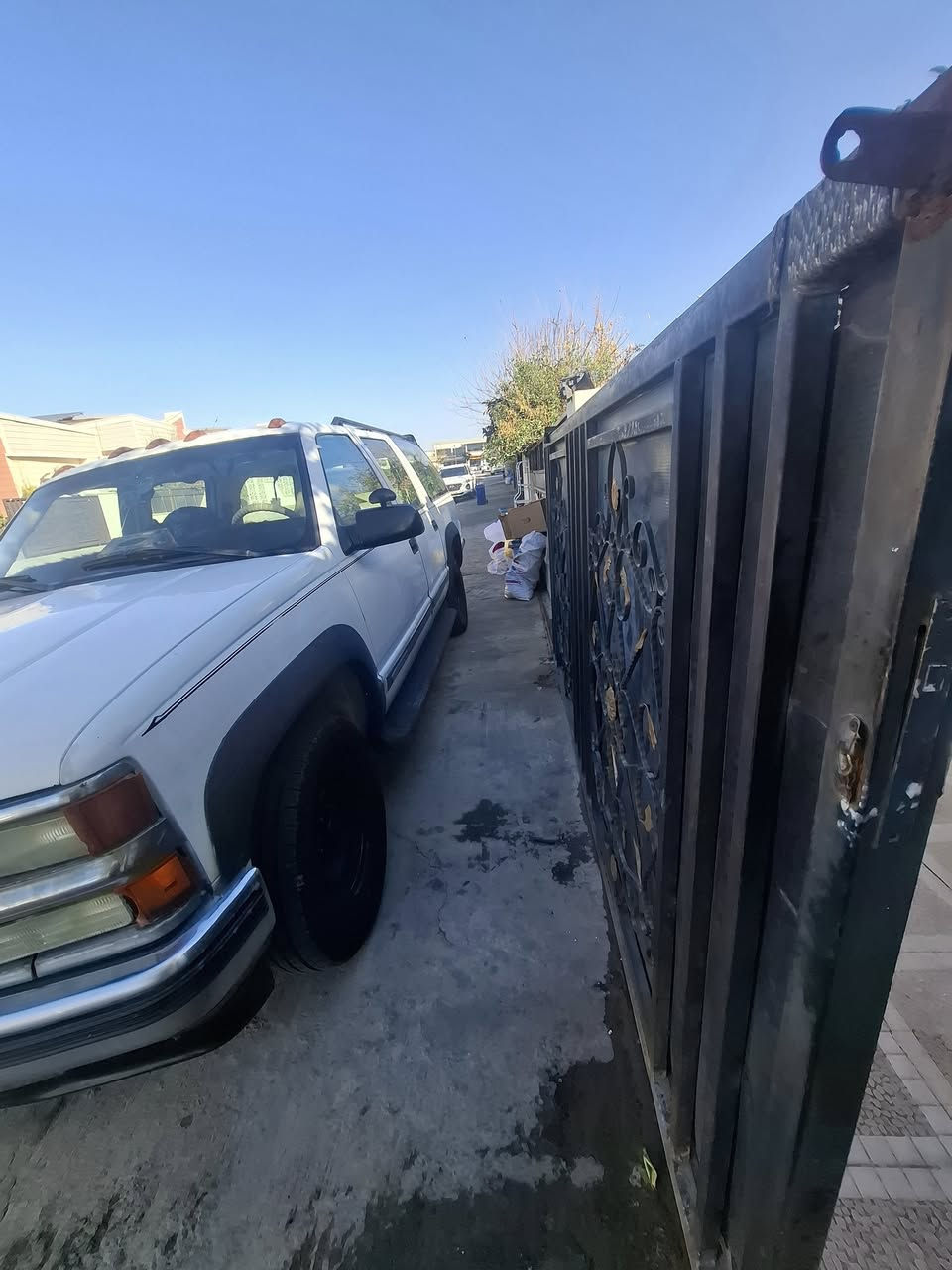 سلام عليكم جمسي موديل  ٩٩ ١٩للبيع سيارة كامله تخم تاير محرك ٣٠٠٠ في في تي جديد  لاصرف ولا تبخير سنويه عظم السنة ٢٠٢٠ تحويل سعر ٣٥ بيه مجال هذا رقمي *********** ابو علي
