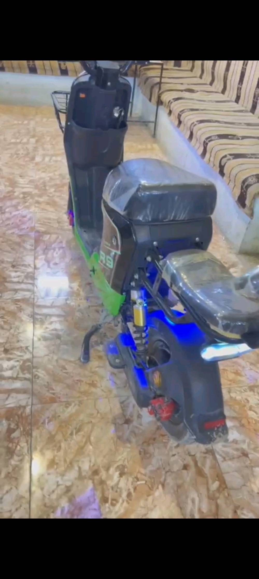 دراجه شحن R9 عوزهة. عقل رايدهة 250 مجال شي قليل عنواني بغداد الشعب 