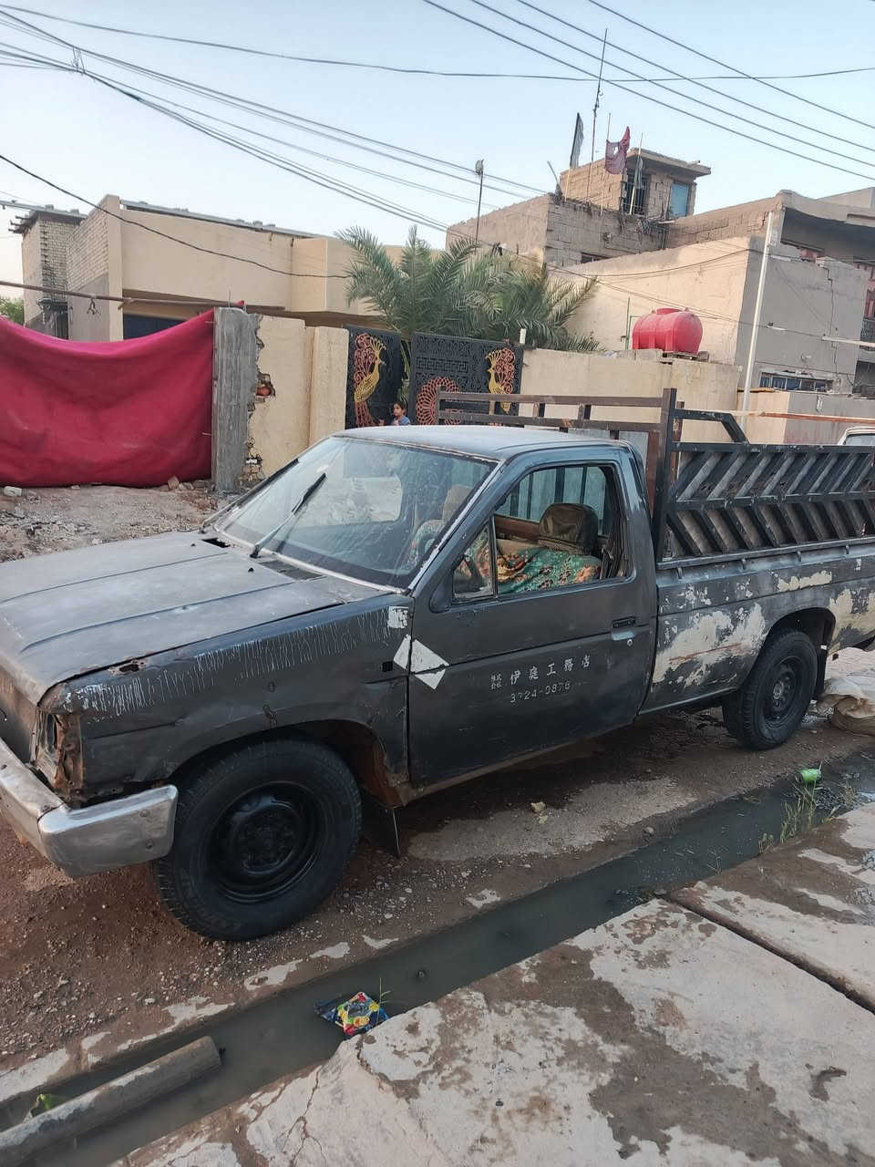 السلام عليكم بيكم نيسان للبيع موديل 1991 طويلة تحويل 
رقم ديالى السعر 20 وبيهة مجال اني مكلف بل نشر هذا رقم راعيهة ***********

