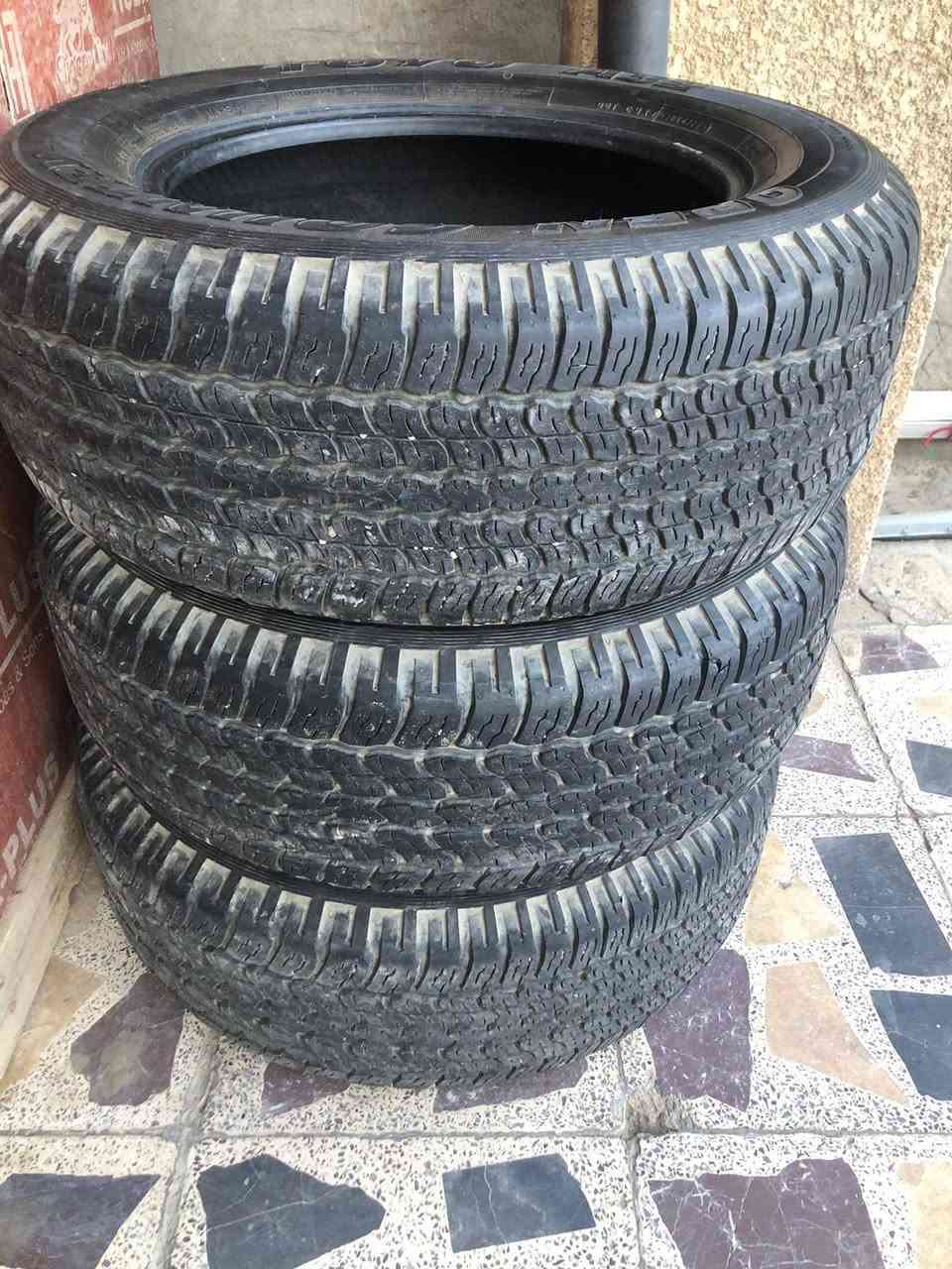 السلام عليكم
٣ تايرات من نوع تويو اصلي منشأ ماليزي حجم ٢٦٥/٦٠/١٨  كلش نظيفات وجديدات جانت مشدودات تخم كامل  على سيارتي بس واحد من التايرات صار بي ظرر كلش قوي...
ف اشتريت تخم جديد وبقت عندي ٣ يعني زوج وتك..
اخوان التايرات انتاج ماليزي اصلي سنة ٢١ بس الله شاهد مرنات كلش وكلش نظيفات...
السعر المطلوب ١٥٠ الف وبيها مجال بسيط...
حجم ٢٦٥/٦٠/١٨...
العنوان بغداد جانب الكرخ منطقه العامريه
***********
