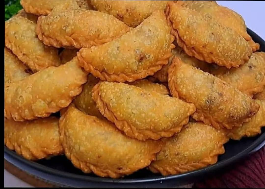 يتوفر معجنات بيت بانواعها
خبز بيت (٥) بالف
ميني بيتزا بالجبن(٨) قطع ب(٢ ونص) 
بورك (١٠) قطع ب(٢ ونص )
لحم بعجين (١٠) قطع ب(٢ ونص )
كيك شاي ب(٦ الاف)
يتوفر جميع المعجنات بالدجاج وبالحم حسب الطلب للاستفسار *********** ام ايليا____ توصيل مجاني داخل المنطقه
