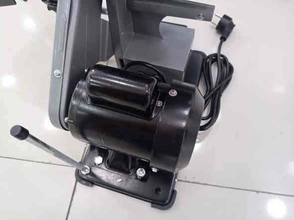 كود 37971
جهاز سنفرة شريطي و دائري طول شريطي 915 ملم و الدائري 150 ملم جهاز ماطور قدرة مالته ٣٥٠ وات ماركة RONDY جهاز تجي لوك جديد غير مستخدم. 
سعر: 90 الف 
للاستفسار راسلنا على ماسنجر او واتس اب 
***********
***********
