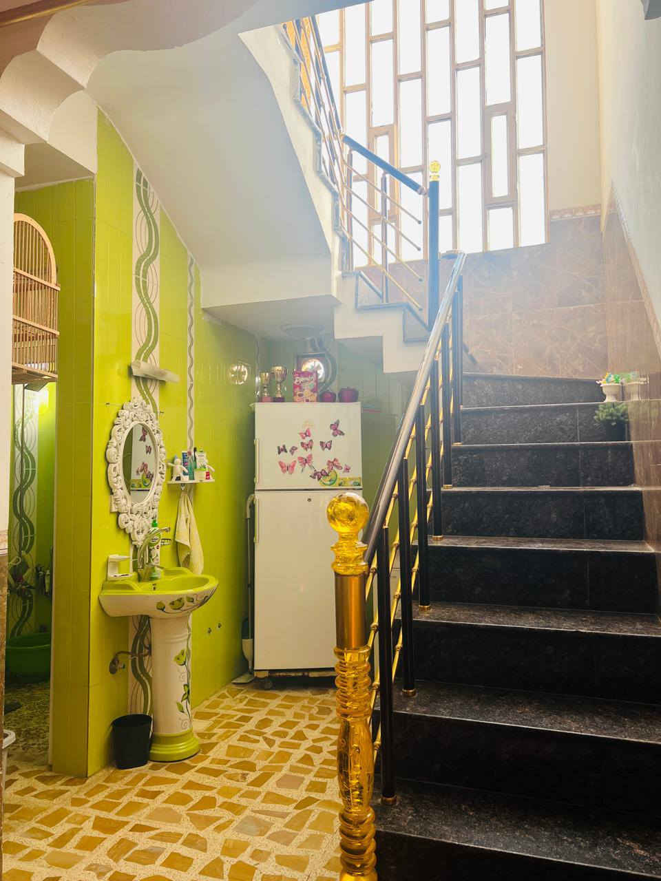 عروض مكتب انوار الخير
دار للبيع حاوي الكنيسه
زراعي 
١٠٠ متر مربع طابقين 
طابق الول استقبال ومطبخ 
وهول وغرفه نوم
وصحيات
طابق ثاني غرفتين نوم وهول 
وصحيات وبيتونا
دار ركن ****سعر ١٠٥ مليون ومجال
***********
***********
ابو عمران للعقار 
عنوان المكتب مقابل الكمرك 
قبل البناء جاهز
