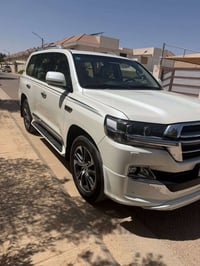 لاندكروز GXR 2020 (ساز اصلي)   السياره كفاله من الصبغ والتبديل   ماشيه...