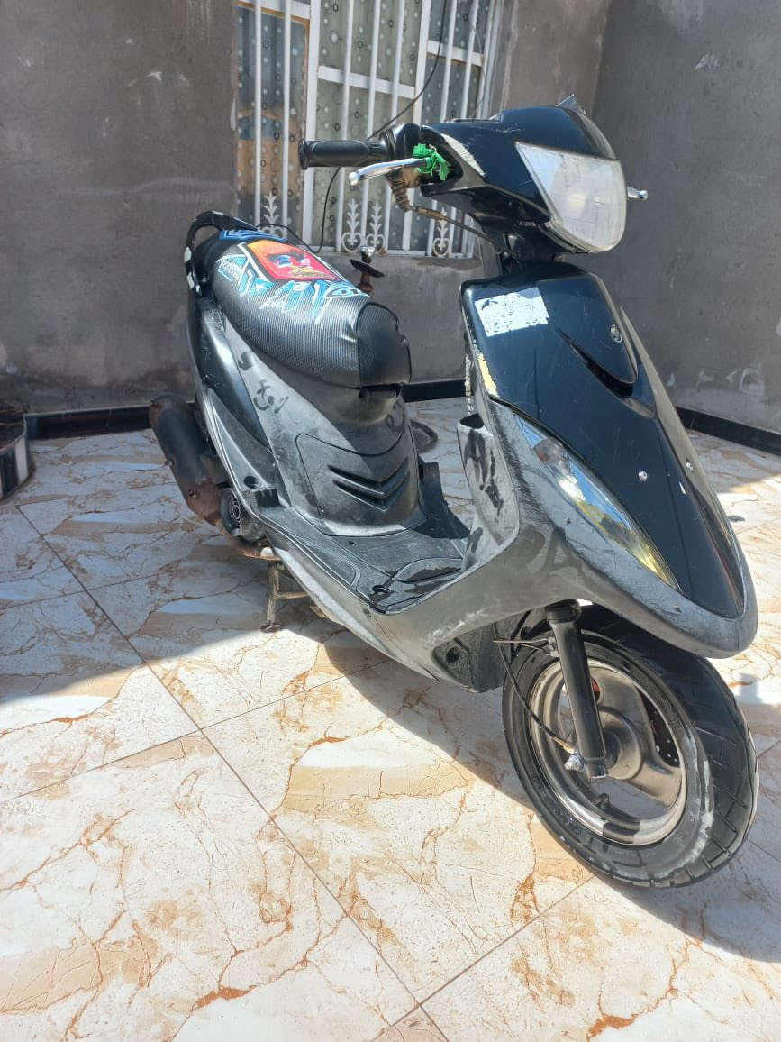 السلام عليكم دراجه ماكس عدله للبيع ما مفتوح بيه برغي مال رمبه دراجه كهربائيات كله شغاله سلف  دكت هندر الله شاهد مكينه خرسه ما عوزه اي شي شلعته تآكل الكاع سعر ٨٠٠ وبيه مجال مكاني البصره الزبير هذا رقمي بي واتس اب ***********
