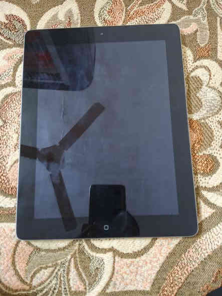 ايباد ايفون ايباد ايفون نظافه 100% مكاننا الموصل الايمن الضيف ما ابي كل شيء السعر 80 بي مجال ***********
