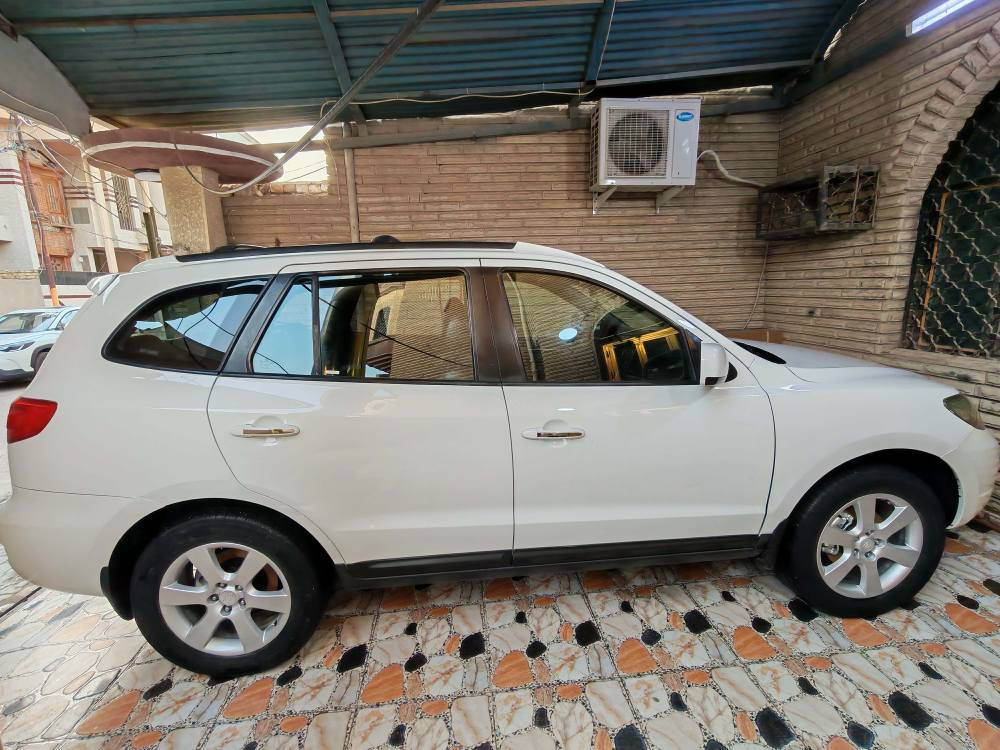 سنتافي مديل 2007  وارد أمريكي مواصفات فول عدا الفتحة والبصمة 
كشنات جلد 
كشنات تدفئة 
كشن كهرباء 
وباقي مواصفات معروفة جاهزة السيارة مابيه اي نقص 
محرك 6 سلندر 7 راكب 
بيها صبغ موضح في السونار المرفق 
رقم مميز ذي قار 3 أرقام 
للإستفسار على الرقم *********** الرميطة, المثنى
