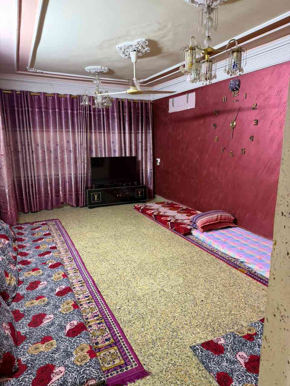للبيع بيت 
في حي جمهوريه خلف كماليات 
مساحه ١٥٤متر 
شارع ١٠متر تبليط وخدمات كامله 
قرب جامع الفرقان 
للاستفسار مراجعة مكتب حاتم للعقار مقابيل محكمة تحقيق الفلوجة الجديدة او الاتصال ***********
