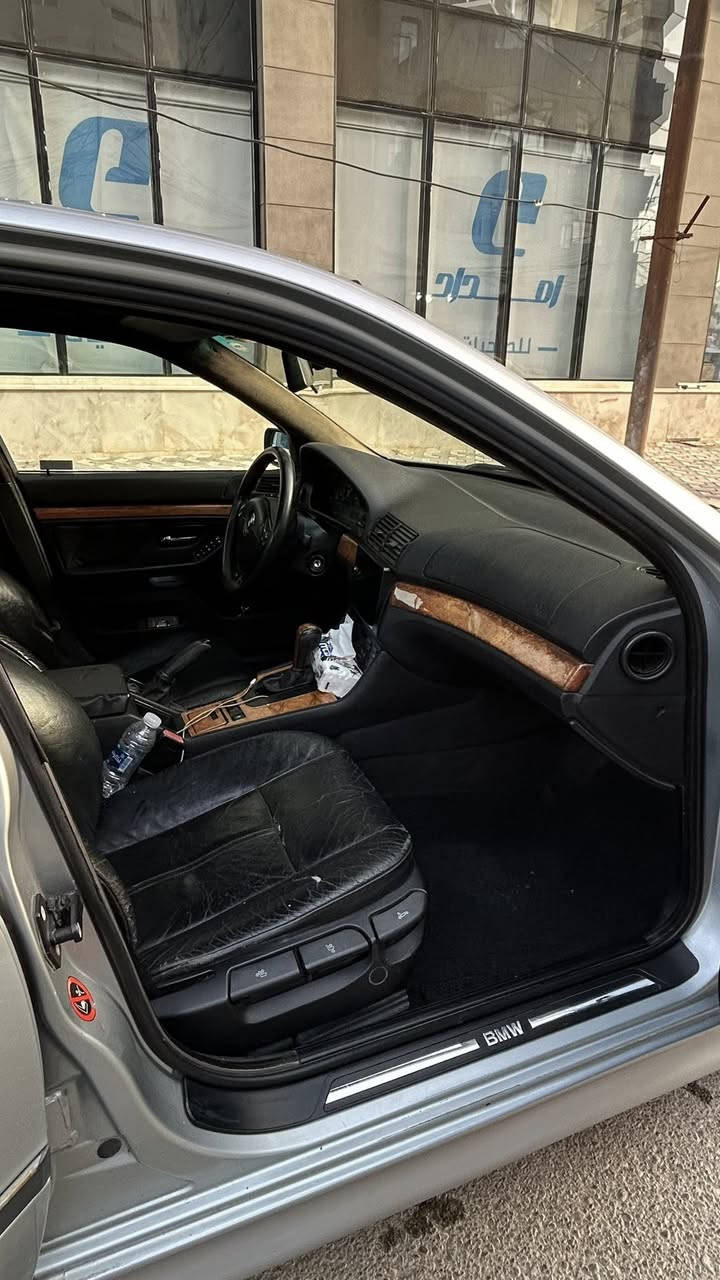 سلام عليكم
BMW 1998 بسمي السيارة مابيه يي نقص السيارة بلاديه على وضع الشركة  بيه مكانات صبغ صغار مكانها بغداد السعر 100 ***********
