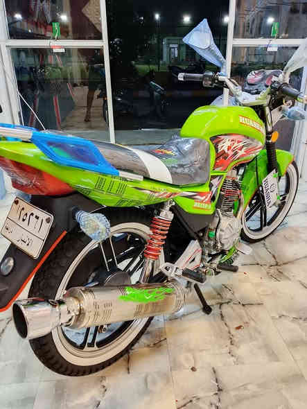 يالله💚 
دراجه هيوشه مسجل كامل سنويه ولوحات بعده اخو الزيرو كله شغال كهربائياته محرك ناعم فول
السعر ( مليون و 500 وبي مجال)  الاستفسار *********** 
المكان رمادي التاميم
