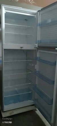 ثلاجة • استعمال قليل • نظيفة