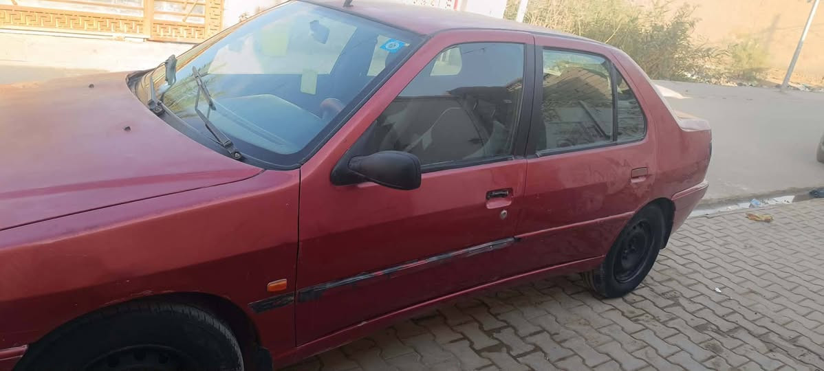 السلام عليكم بيجو ٣٠٦ رقم بابل انكليزي موديل ٢٠٠٣هزه جديده تخم تاير باتري جديد كير مكينه كورلا جديد ٣٥ وبيها مجال 
***********
