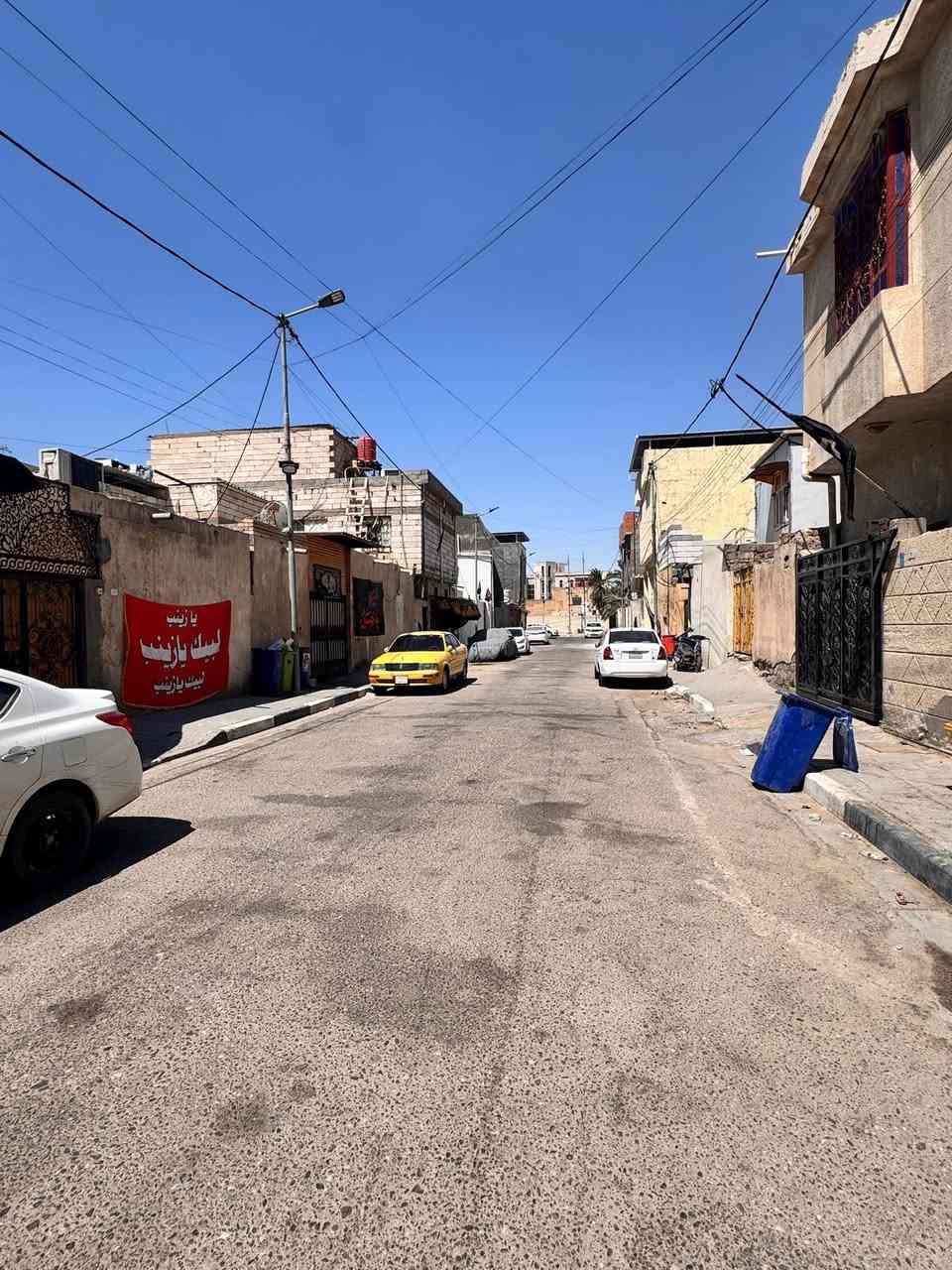 السلام عليكم بيت في المعقل خلف شارع اللوندري مساحة البيت ١٥٠ متر طابقين مؤجر بوارد شهري مليون و100 الف يتكون من ٥ غرف الطابق الاول غرفتين وصالة واستقبال وصحيات ومطبخ والطابق الثاني ثلاث غرف وصالة ومطبخ وصحيات السعر 385 وقابل للتفاوض سنة البناء 2019 للاستفسار 
***********
المسلة للاستثمار العقاري
