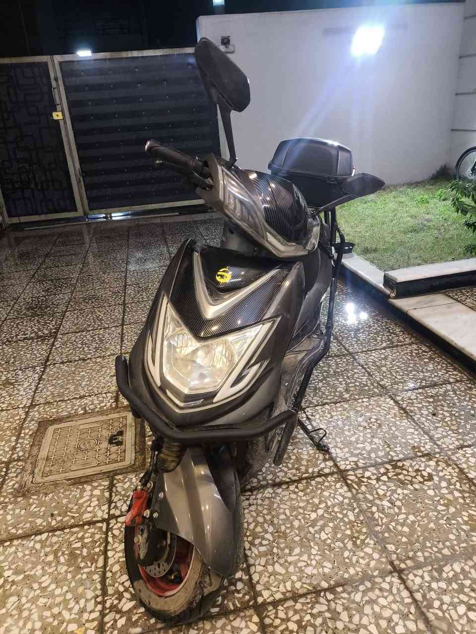 سلام عليكم دراجه كهربائية نظيفه بل كامل فقط تبديل بطاريات و مصار هواي و سرعة 90 و6 بطاريات السعر 600 وبي مجال
***********
