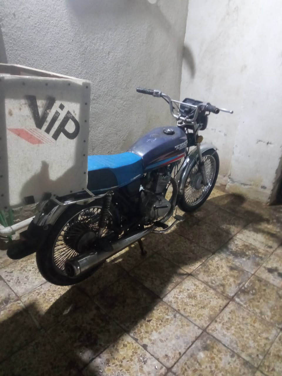 سلام عليكم دراجه للبيع كلك كلك كامله نضيفه ماعايزه شي محرك مفتوح العنوان كوفه ميسان السعر350 مع المجال***********
