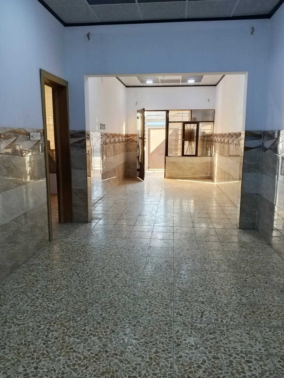 الدار للأيجار
المنطقة حي السماح ال 90 قرب مدرسة صناع الحياة 
المساحة 100 متر 
الملاحظات طابق واحد غرفة وهول واستقبال ومطبخ وصحيات 
للأستفسار الاتصال بالرقم *********** و ***********
