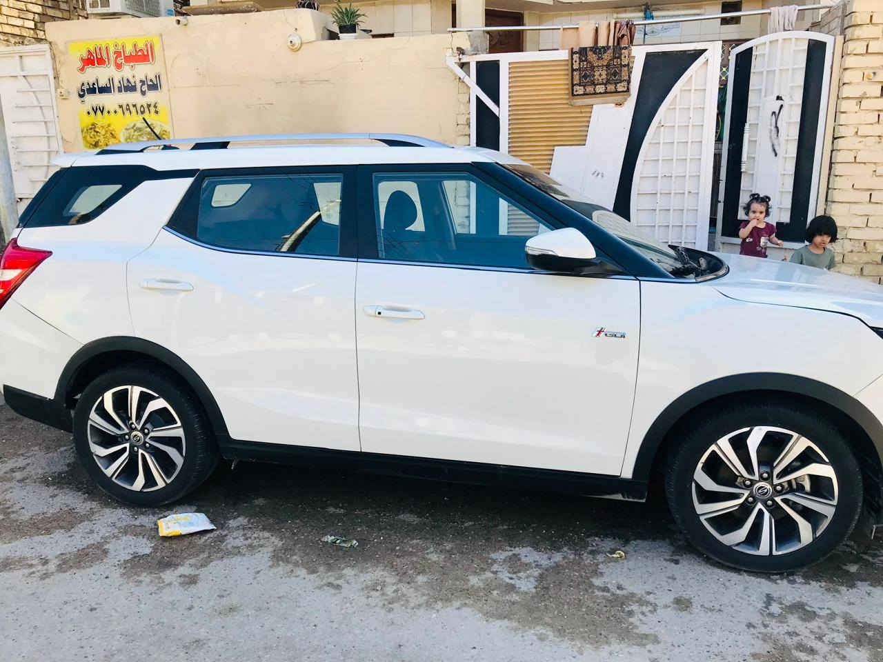 سانك يونك تيفولي كراند موديل ٢٠٢٢ فول وارد كوري مرقم بغداد بأسمي رقم وهزه جديد بيها بنيد مبدل وجاملغ الأمامي بل خشم صبغ بصمه كشن جلد وكهرباء تدفئه تبريد حتى الخلفي تدفئه شاشه كبيره رادارات حساسات مري شفط ويل كروم ١٨ ماشيه ٣٥ الف كيلو سعرها ١١٧ وبيها مجال بسيط للاستفسار *********** المكان بغداد حي اور
