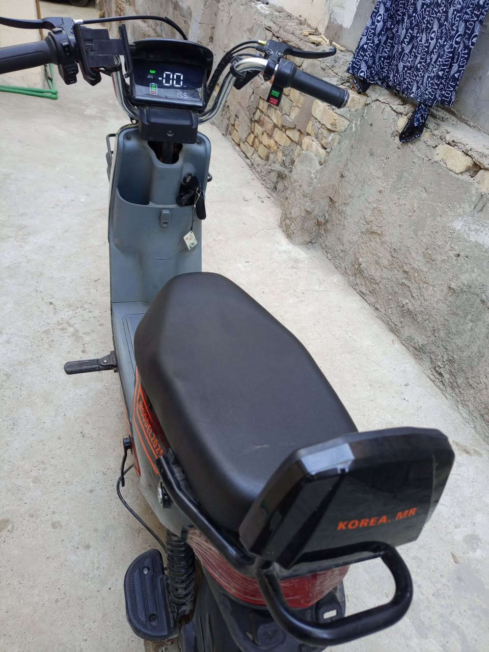 سلام عليكم
دراجة شحن korea mr غنيه عن التعريف موديل 2025
1دراجه ام صندوق 
2السرعه 85 
3تشغيل سويج
4تشغيل عن بعد بصمه 
5تشغيل كرت 

كدامكم بصور نضيفه استخدام قليل كلش مشموره بلبيت 
استخدام قريب ال 3 اشهر
السعر 300 مجال حك الجيه 
العنوان كريعات قرب العيادة الشعبيه 
العنوان الثاني الفضل ساحة الزبيدة
للتواصل اتصال او واتساب 
***********

