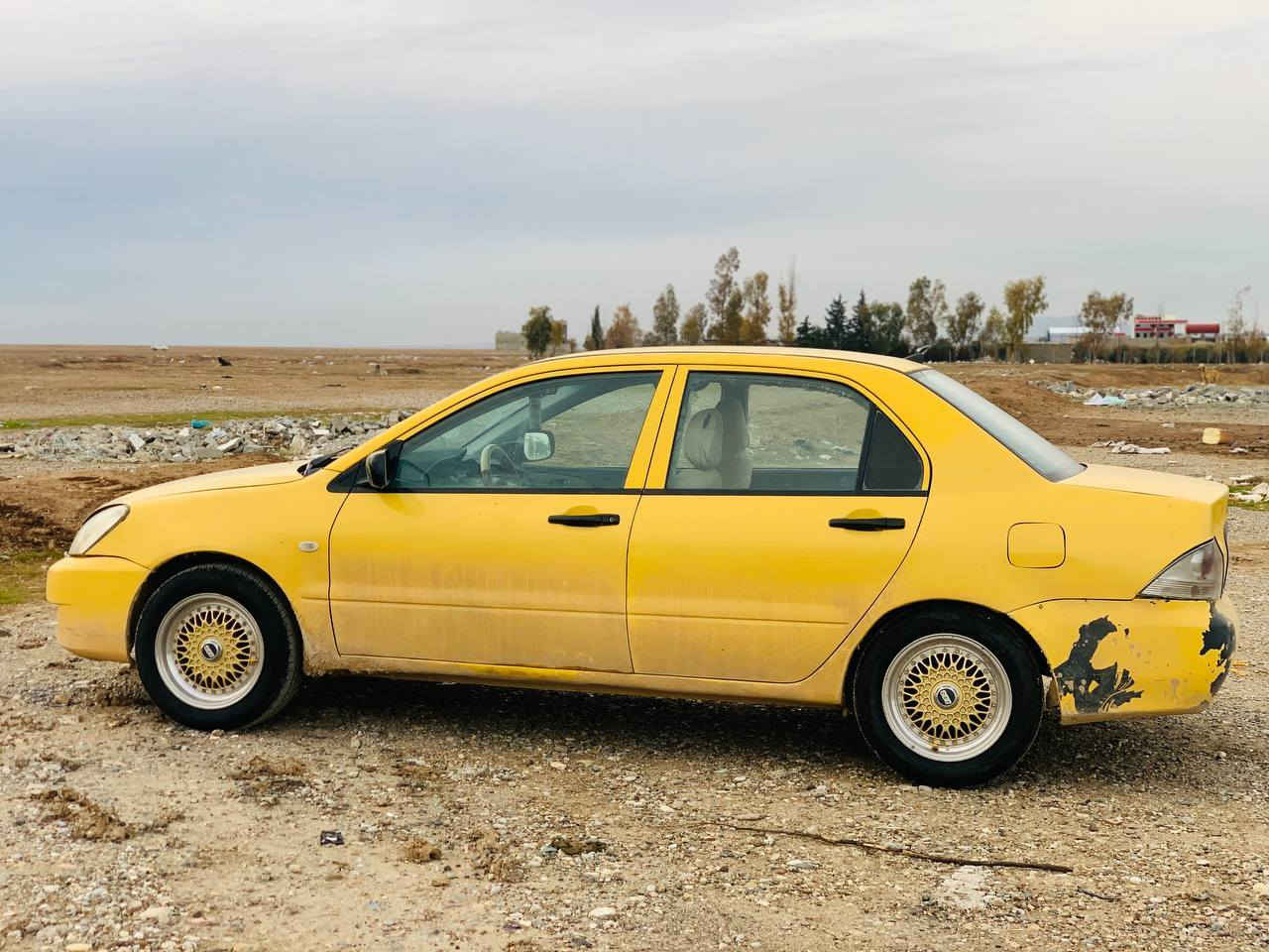 لانسەر 2010تەکسی
سەنەوی عاج پلاستیک
ڕەقەم بەغداد تەنیا بە ئەوەلیات ئەیفڕۆشم 
لێدراوی نیە پێش و دوای کەپسە 
گێڕ عادی مەکینە گەورە
مەرغوب 
گێڕ و مەکینەی بەشەرتی فیتەر
چوارتایەو ویلی جوانم بۆ بەستووە
کارەباییی گشتی ئیشەکا
زۆر زۆر مەزبوتە ماڵی کاسبیە 
گەرمی و گشتی ئیشەکا
***********
***********
