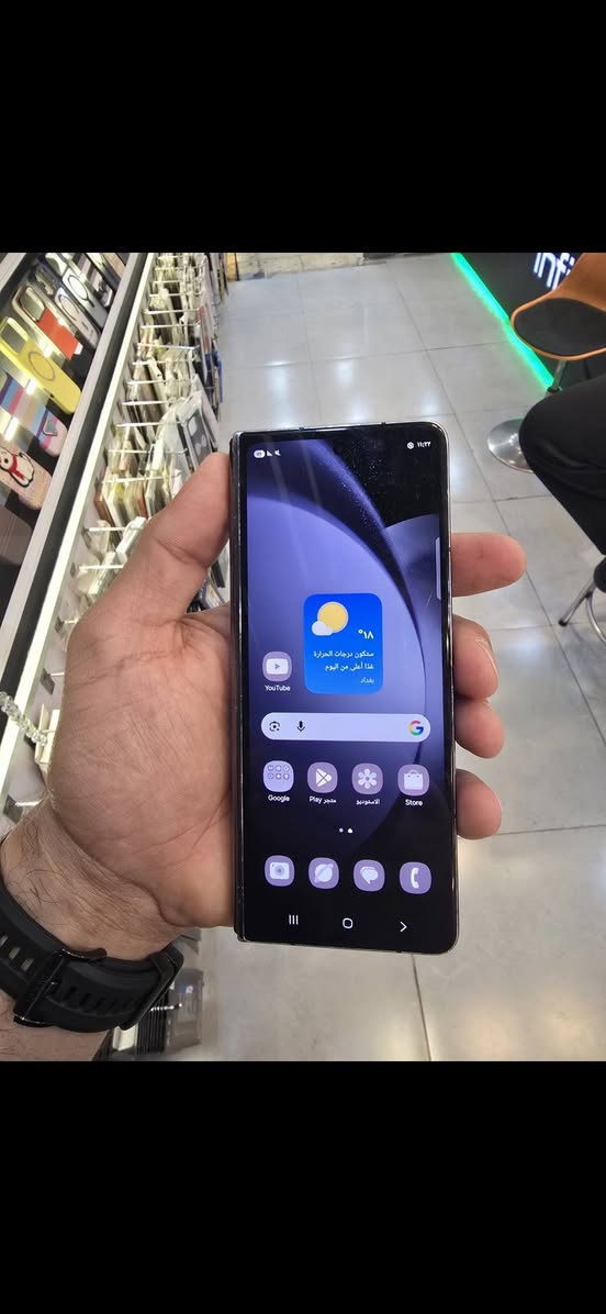 سامسونك Z fold5 للبيع بسعر 190 الف
الشاشه الداخليه(الكبيره) مكسوره وطافيه وباقي الجهاز شغال 100% بدون اي مشاكل او خلل علما ان الذاكره 256G وكاله عين الفهد 
الشاصي بي خدوش موضح بالصور مكاني بغداد حي الاعلام 
السعر 190 الف قفل غير قابل للتفاوض ***********
