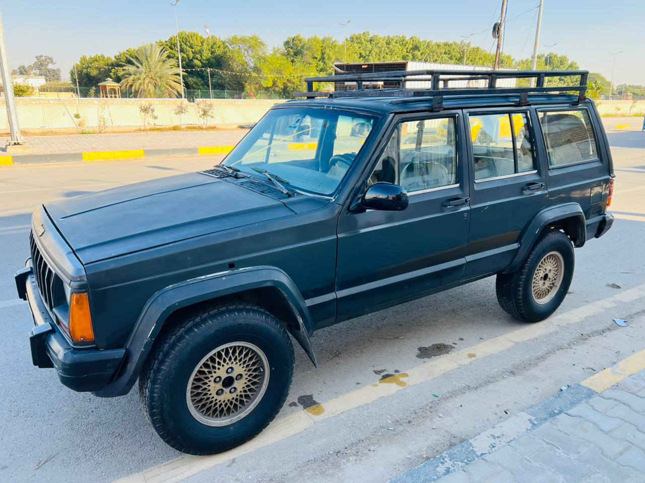 جيب شيروكي 90 باسمي سنويه جديده مشروع وطني حداديه جديده  تحويل ثاني يوم مكان واسط الكون السعر 32 وبيها مجال ***********
