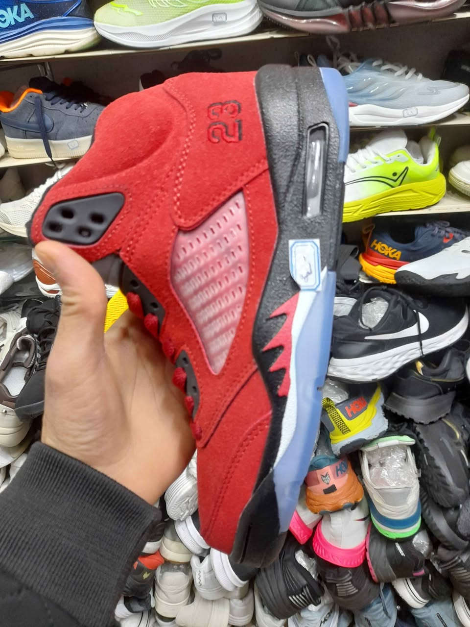 اهلا وسهلا بكل المتابعين 
قطع ماركات اوربية عالمية  شرط اورجينال 
احذية بالة  رياضية وانيقة  وخفيفة  وجديدة 👟👟👟
للتواصل معنا اخذ صورة للقطعة والعنوان عبرة الواتساب *********** على الصفحة يوجد توصيل إلى جميع المحافظات 🚛🚛🚛🚛🚛
والسعر على الخاص
  نظافة  القطع مئة بالمئة السليمانية, العراق
