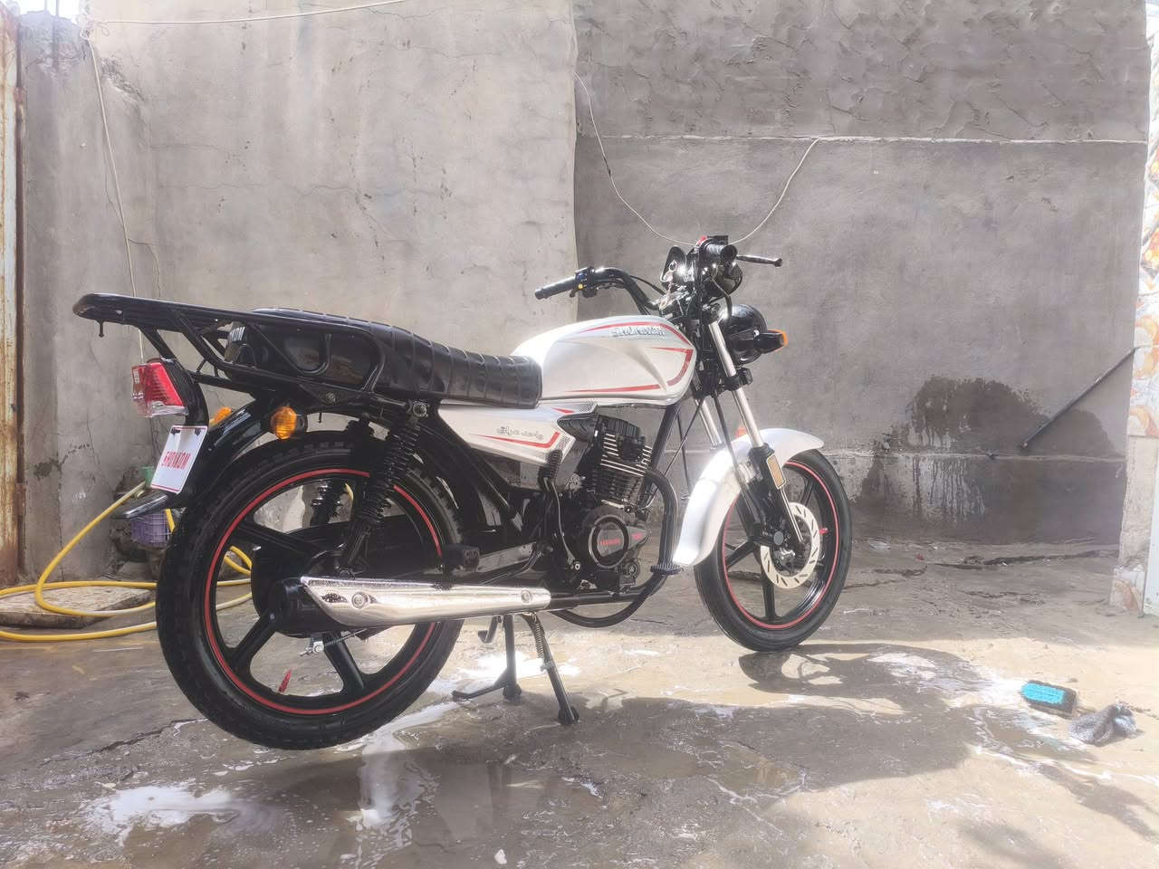 سلام عليكم ورحمة الله وبركاتة دراجه لبيع موديل 26 اوراق كاملاه جيديده زيروه مكاني  هاذه رقمي ***********
