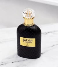 تركيبة فريدة من النفحات الشرقية الأخاذة لتطغى خُلاصة العود والمسك الفا...