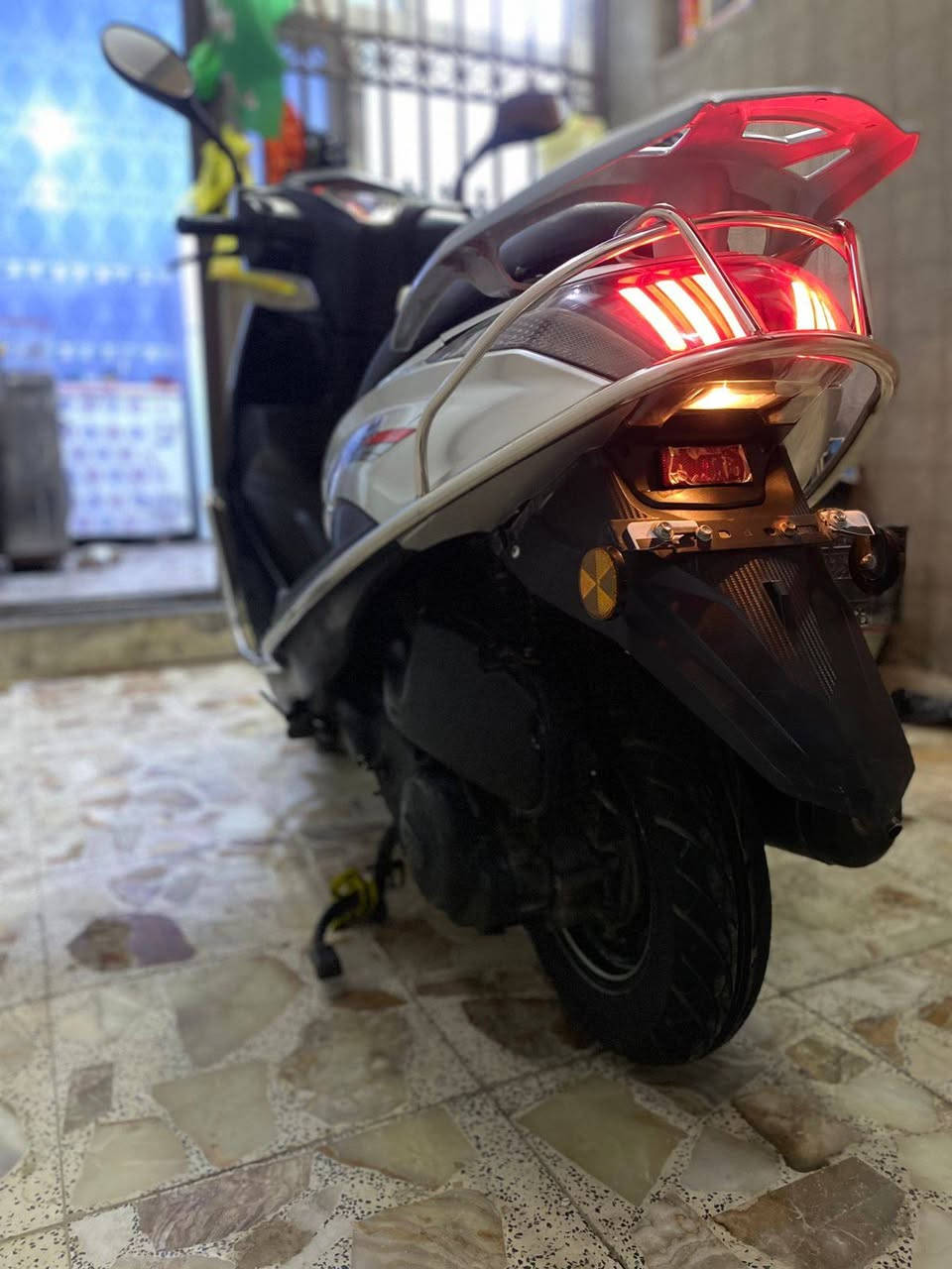 دراجه للبيع محرك ياباني مامفتوح نضيف ماعايزه بس ماكنيت دراجه نضيفه وحلوه بيه وكاله سعر 550 اليريده خيراسني ع واتساب ***********
