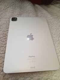 ايباد m2 طافي ذاكره 256 بطاريه 95 بدون ملحقات بدون ايكلود ماعرف شنو عط...