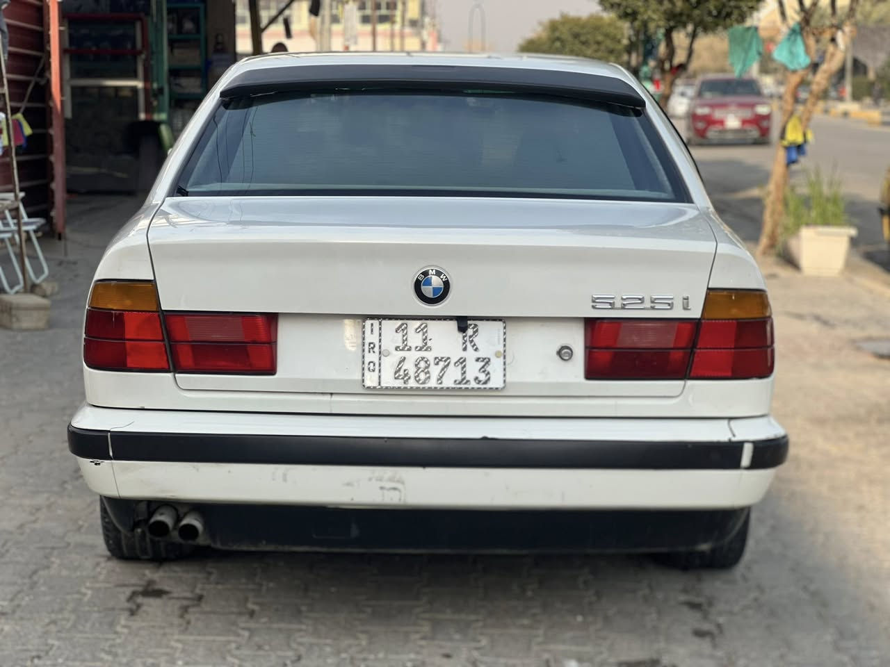 BMW للبيع حجم 525 اصل مسكر فانوس رقم بغداد بأسمي بيها بابين صبغ فقط بالباب السايق والخلفي مكفوله من الحادث القوي شواصي مكفوله كهربائيات كلها شغاله ضفيرتها بلاديه ما ملعوب بيها السياره كلش حلوه مال جناي محرك مكفول مكانها كربلاء المقدسة قرب مستشفى الكفيل *********** سعرها 60 وبيها مجال قليل
