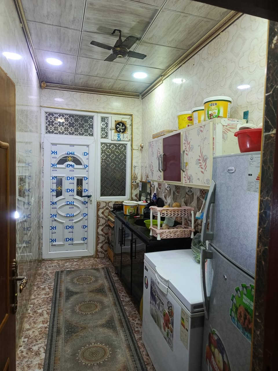 سلام عليكم اخون بيت مساحه 130 معامله تطويب كامله من كل نواحي عنون كاطون رازي شارع  مدارس فرع  ابومشتاق وكيل 60 بيه مجال ***********
