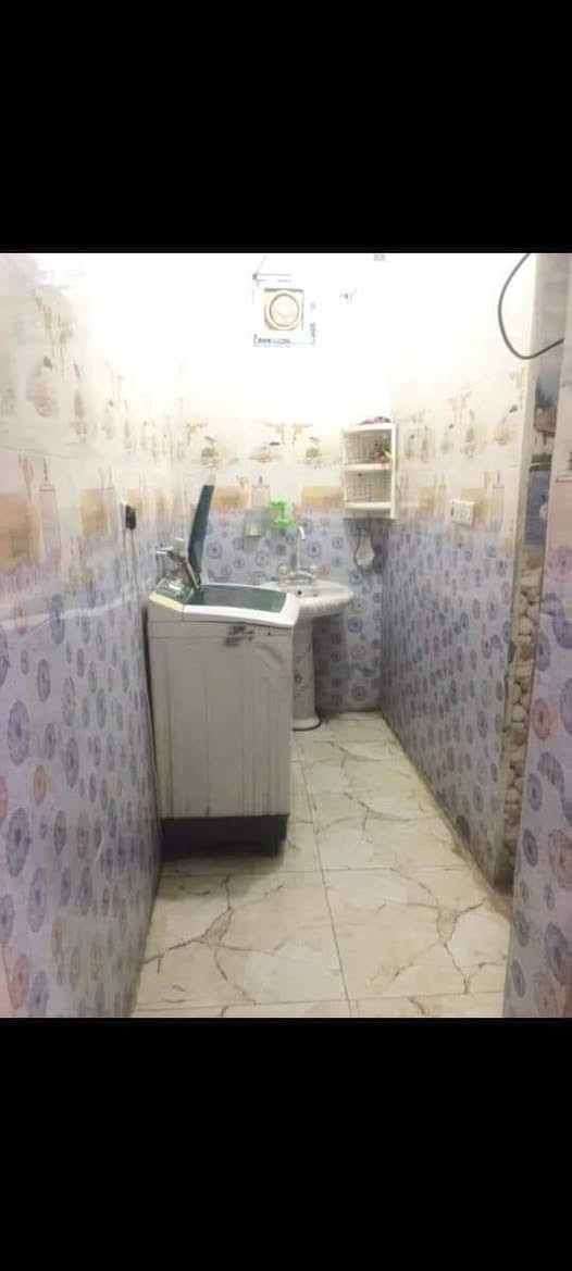 البيت للبيع 
السعر 65 وبي مجال قليل
المساحه 240م
نوع العقار انصاف نص ملك صرف ونص وقف  سني

يحتوي 2غرف منام 
 ديوانيه 
 صاله 

مطبخ  وبي مخزن 
ومناور عدد2
وصحيات خاجيه وداخلية 
 وبي كراج كبير
العنوان
ابو الخصيب طريق صحراء
شارع حسينيه الحجي والاستفسار الاتصال على الرقم الهاتف             ***********.                   و نستقبل رمضان روضكم كافتن       كل الاهله             بيكم بكل وقت
