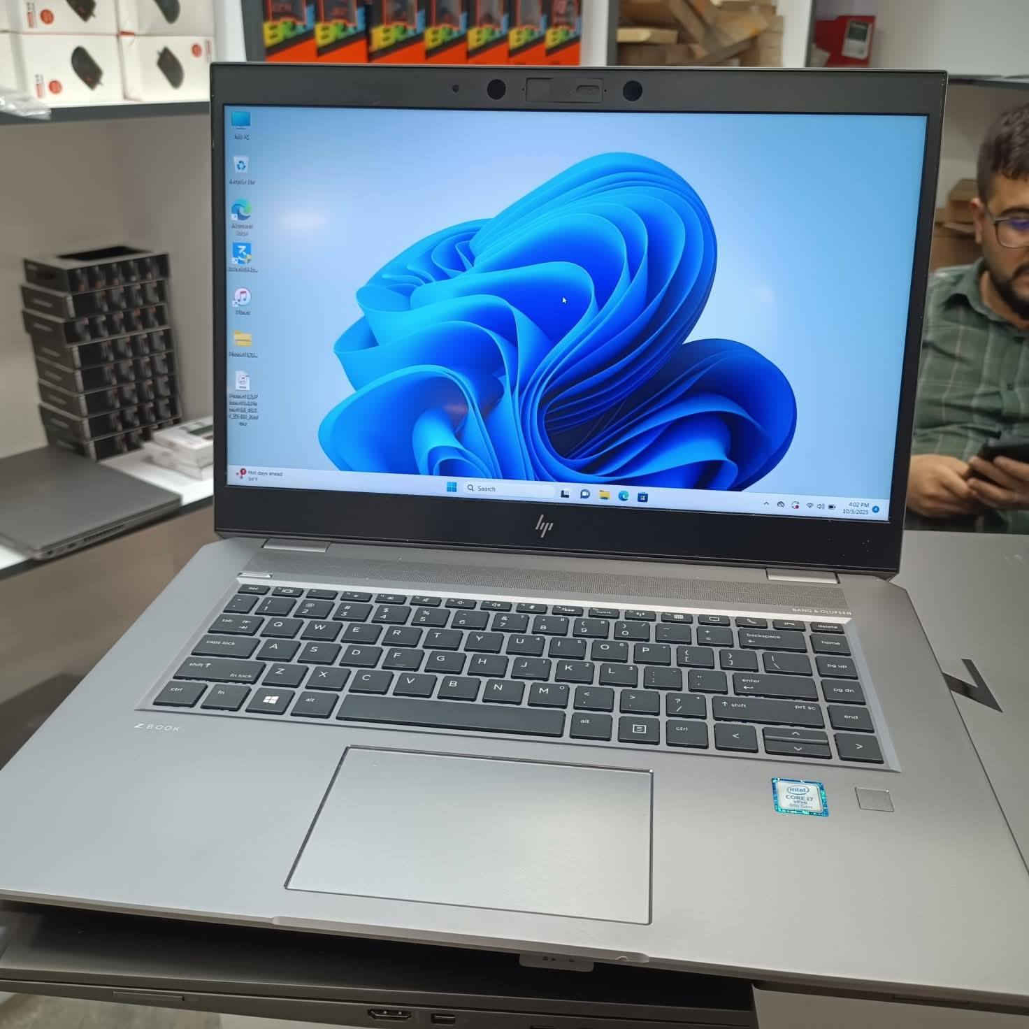 HP EliteBook G5 🔹
💻 معالج: Intel Core i7 الجيل الثامن (8U)
🧠 رام: 16GB DDR4
💾 خزن: 512GB SSD سريع
🎮 كرت شاشة خارجي: NVIDIA MX 2GB
🖥 شاشة: 15.6 إنج FHD 
السعر 470 الف قفل


**إذا كنت صاحب هذا الإعلان وتريد حذفه لأي سبب، رجاءا أرسل رسالة إلى الدعم الفني**
