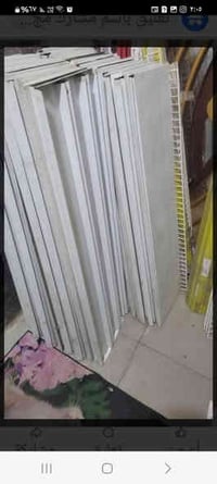 رفوف قياس متر وعشرين جدد وقسم بعدهن بالكرتون ما مستعملات  مع سجج وحمال...